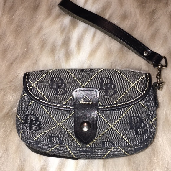 Dooney & Bourke Handbags - Dooney & Bourke wristlet